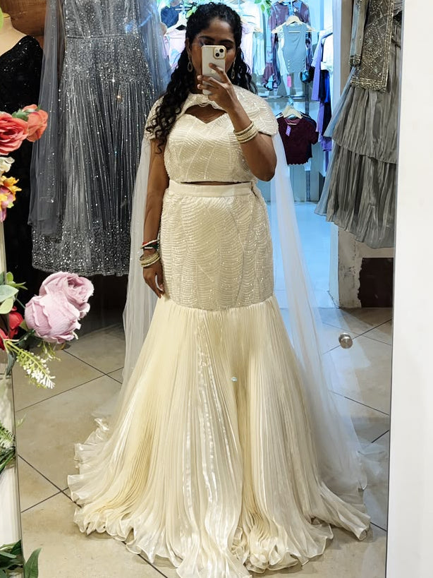 🤍 White Elegance Gown – Rental