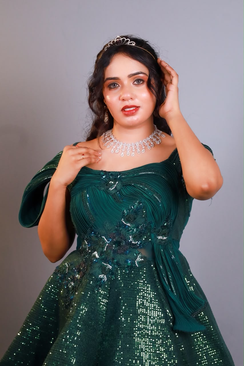 *Emerald Elegance Gown 💚✨